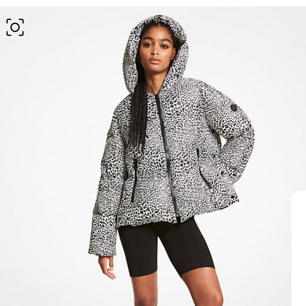 NWT MICHAEL MICHAEL KORS
Animal Print Quilted Ciré Puffer Jacket